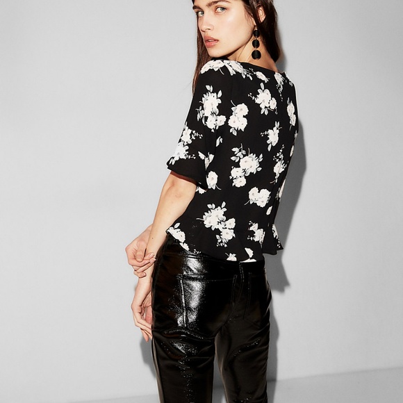 Express XXS floral ruffle hem crop top - Picture 2 of 7